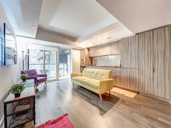 955 Bay St, Toronto, ON