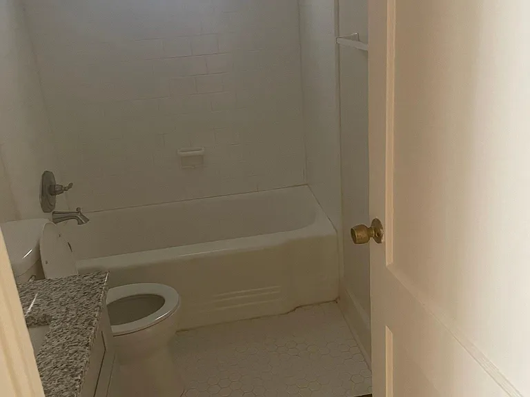 732 Hollywood St #732 — Photo 4