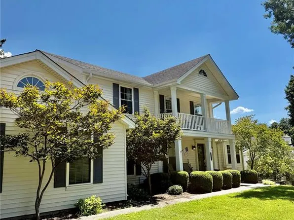 1842 Shadywood Ct, Chesterfield, MO 63017