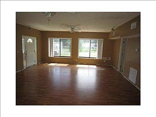 3rd image of 2670 Cedar Ave