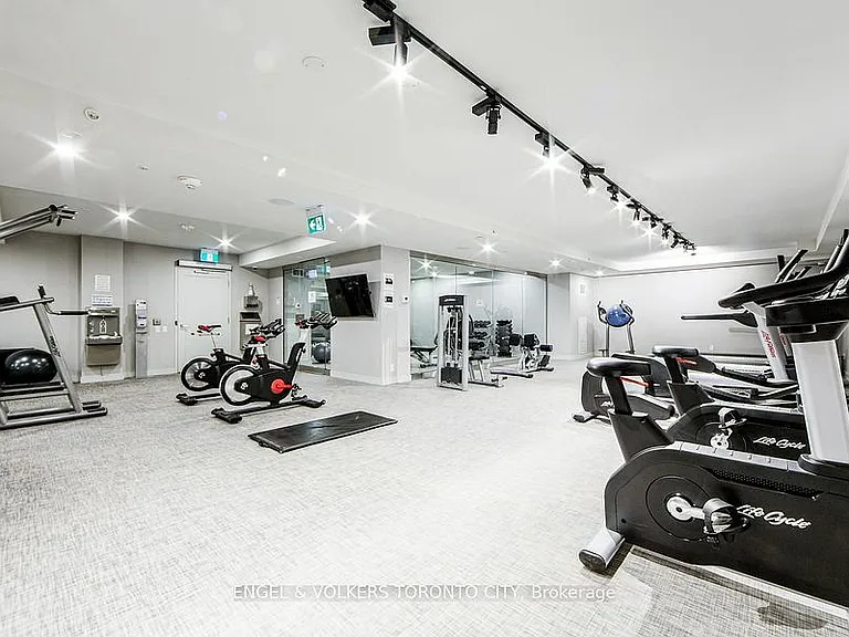 28 Wellesley St E #809 — Photo 10