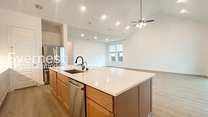 1447 Cowan Run — Photo 6