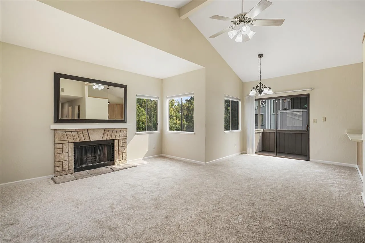 1198 Maywood Ln photo 1
