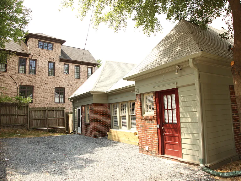 1721 Monroe Dr NE — Photo 3