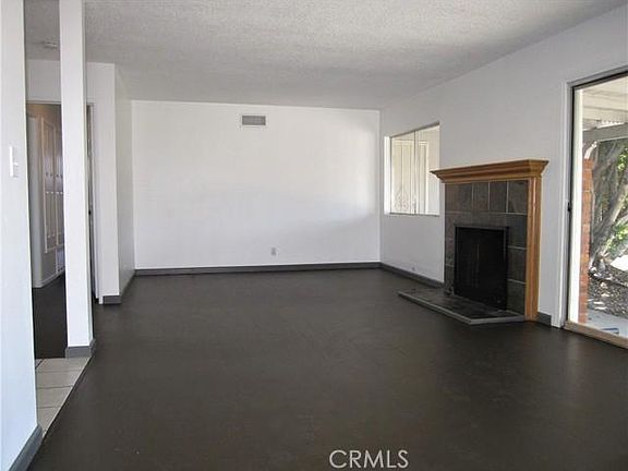 3rd image of 1054 E Shamwood St