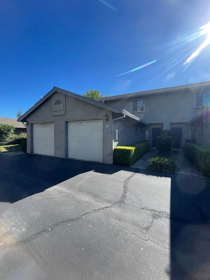 1390 Serrano Place — Photo 2