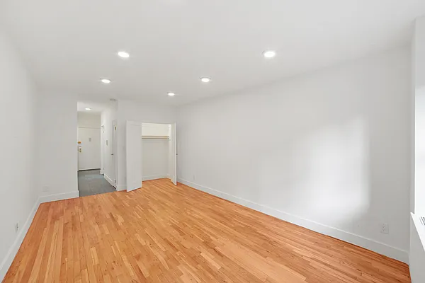 Rented by REAL New York | media 22