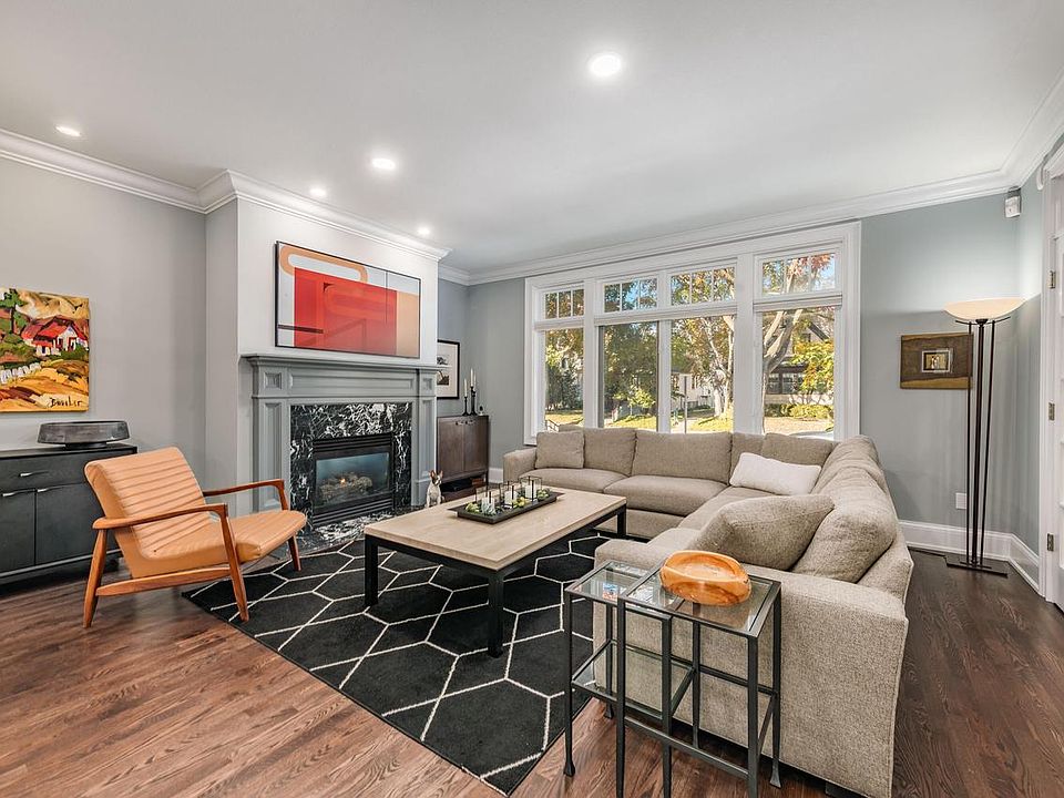 1st image of 2215 East Stratford COURT