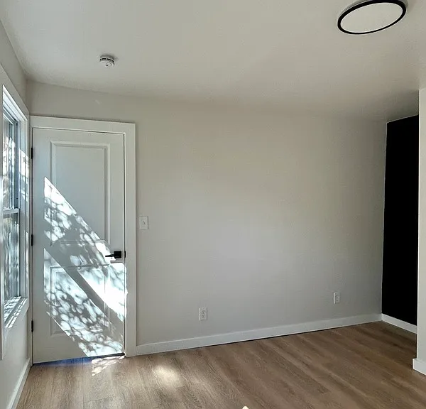 4042 Geneva St — Photo 33