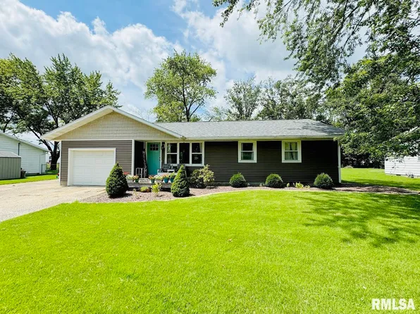 349 Woodland Dr, Salem, IL 62881