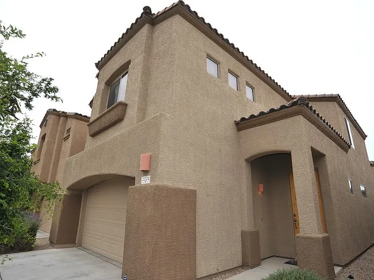 2224 W Floral Cliff Way — Photo 2
