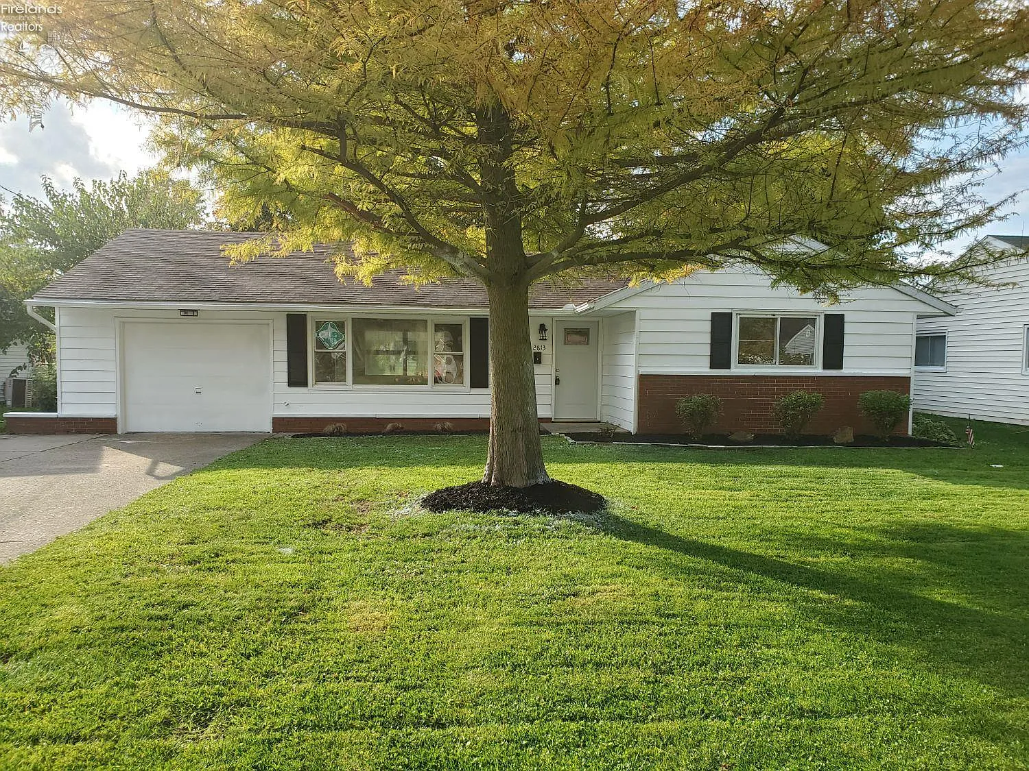 2813 Peterson Ln photo 1