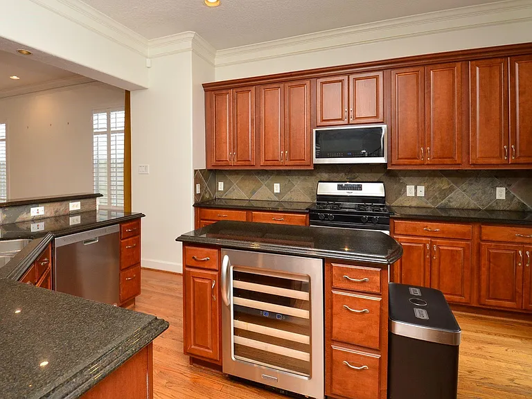 4609 Floyd St #B — Photo 15
