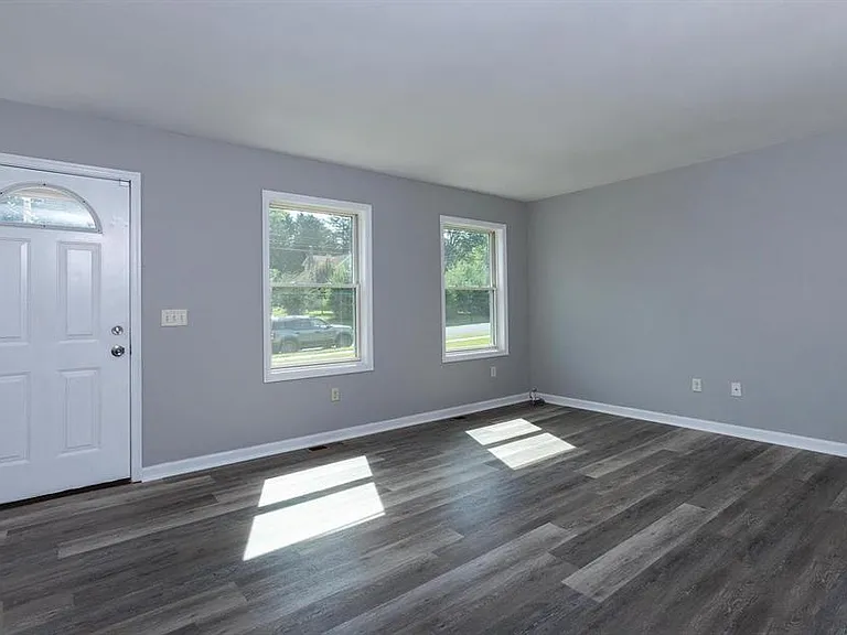 1041 Oberlin Rd — Photo 29
