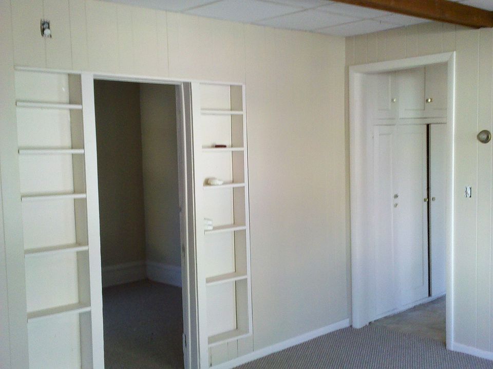 1st image of 1000 26th Ave NE #1