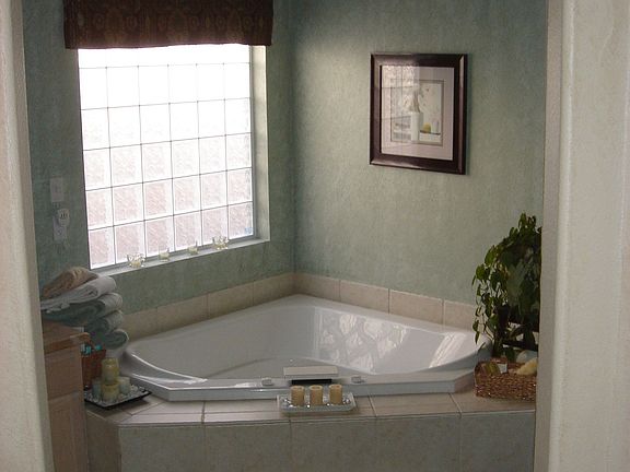 Large corner, jetted tub