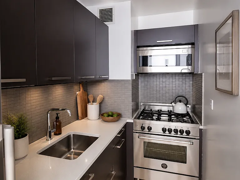 222 E 39th St #22A — Photo 4