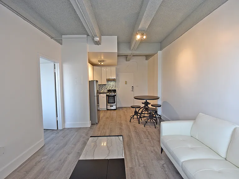 Edwards Apartments — Photo 12