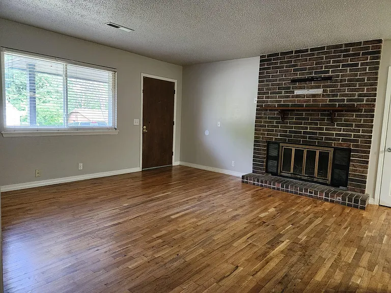 5631 S 85th East Ave — Photo 2