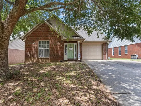 103 Trunbury Dr, Dothan, AL 36305