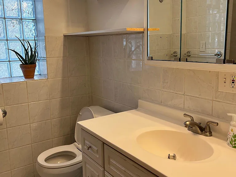 1016 N Hoyne Ave #1 — Photo 11