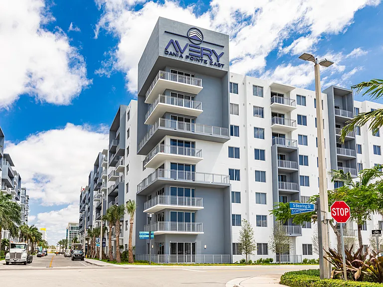New Avery Pointe East — Photo 44