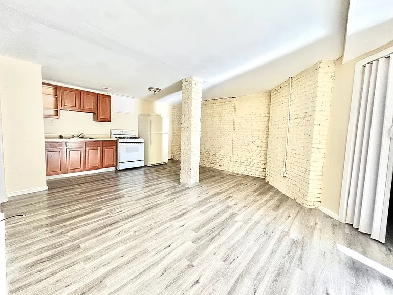 125 Hillside Ave — Photo 2