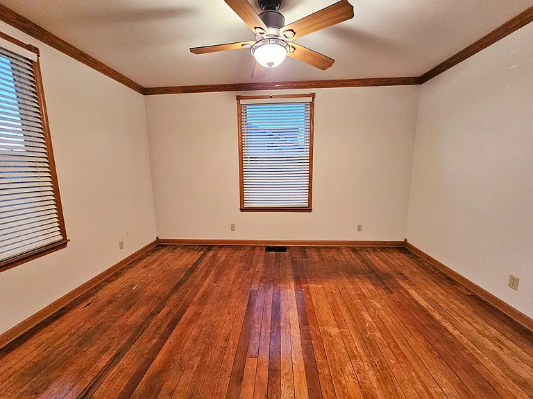 110 E Milligan St — Photo 13