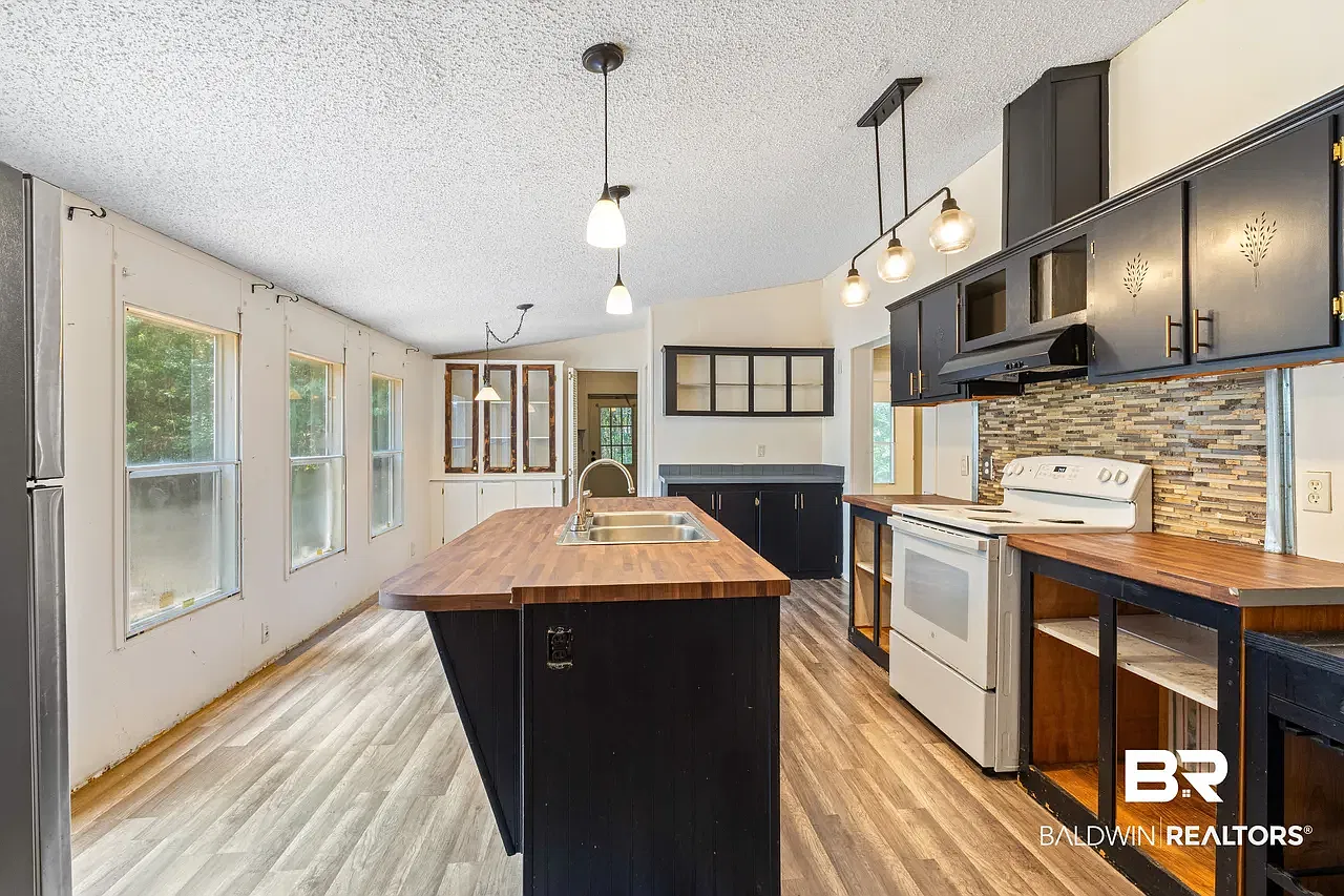 3 bed, 1680 sqft, $1,300 — Photo 4