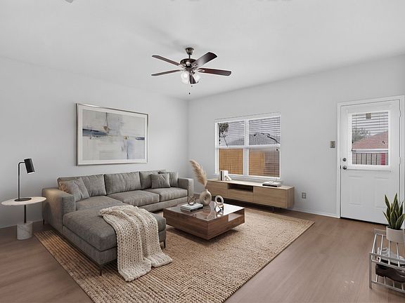 3rd image of 2123 Meadow View Dr