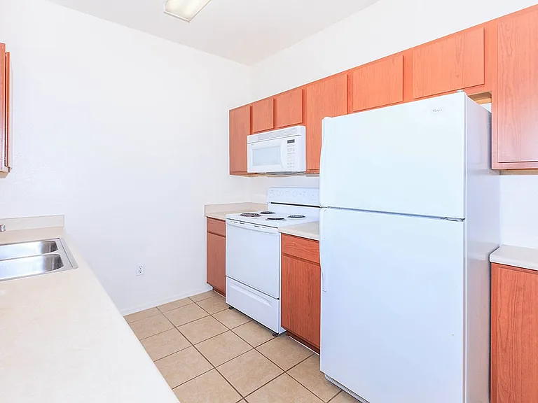 San Martin Apartments — Photo 21