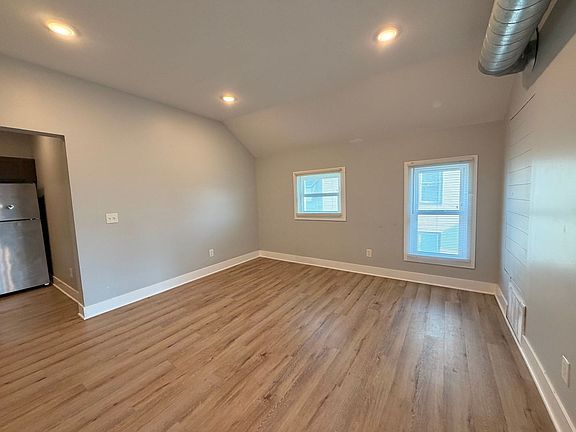 5th image of 107 Lexington Ave SW #3