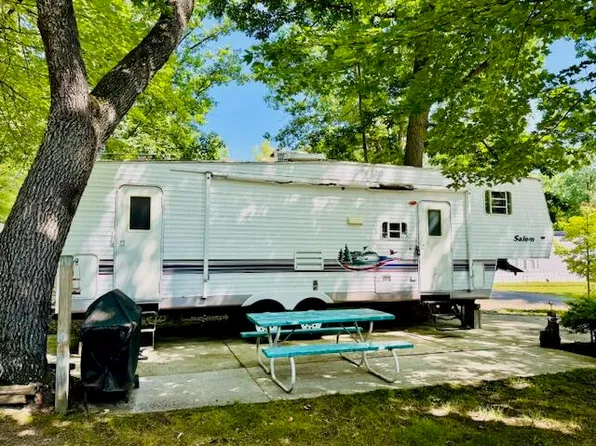 2757 Owens Dr #205, Houghton Lake, MI 48629