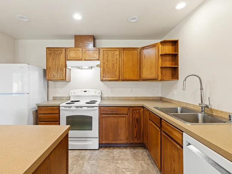 117 Violet Meadow St E — Photo 3