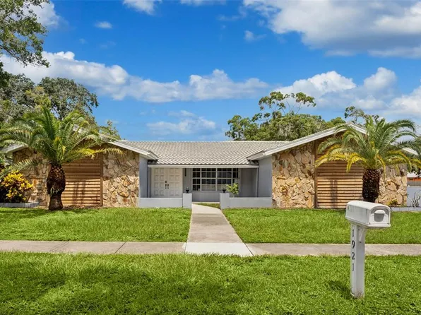 1921 Blue Heron Way, Palm Harbor, FL 34683