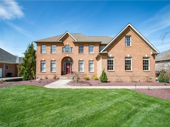 8021 Grayson Dr, Canfield, OH 44406