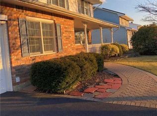 179 Fifty Acre Rd S, Smithtown, NY 11787