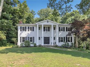 22 Clarion Pl, Trumbull, CT 06611