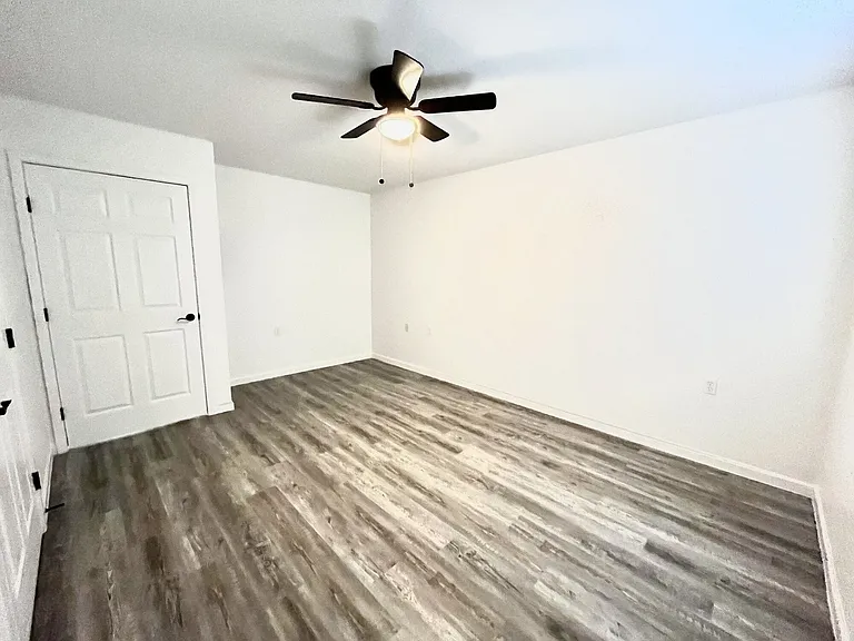Grapeland Apartments — Photo 21
