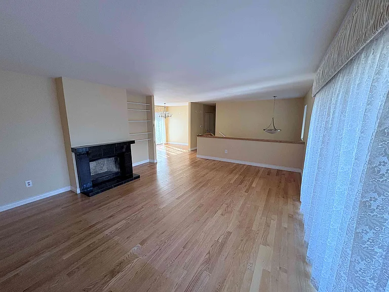 10215 SE 6th St — Photo 2