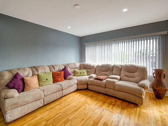 5th image of 1523 S Laramie Ave APT 3F