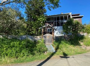 910 N Henry St, Coquille, OR