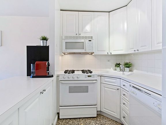 2nd image of 1589 3rd Ave #12A