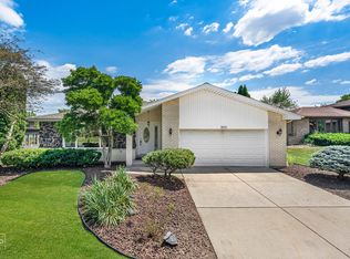 1451 S Williams St, Westmont, IL 60559