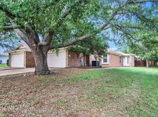 7600 Silveridge Dr, Fort Worth, TX 76133