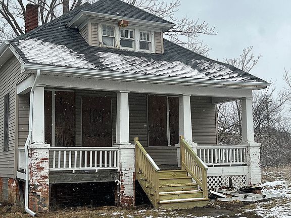 2nd image of 164 Grove St
