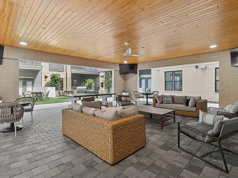 The Brentwood — Photo 17