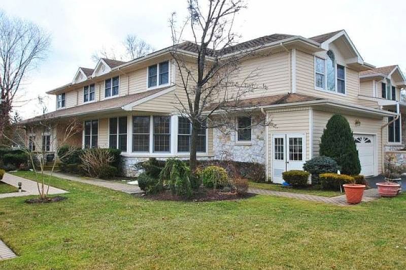1st image of 346 Baltustrol Cir