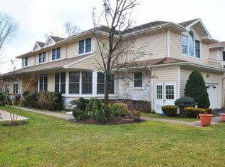 346 Baltustrol Cir, Roslyn, NY 11576