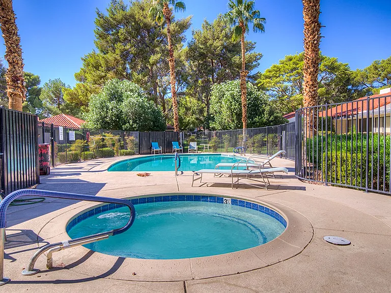 2574 Pera Cir — Photo 4